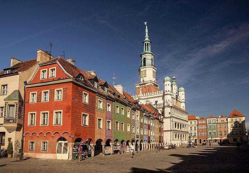 You are currently viewing W towarzystwie królewskiego giermka – spacer z przewodnikiem po Poznaniu