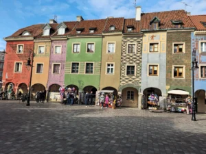 Read more about the article Kolorowe kamienice – Stary Rynek to paleta barw