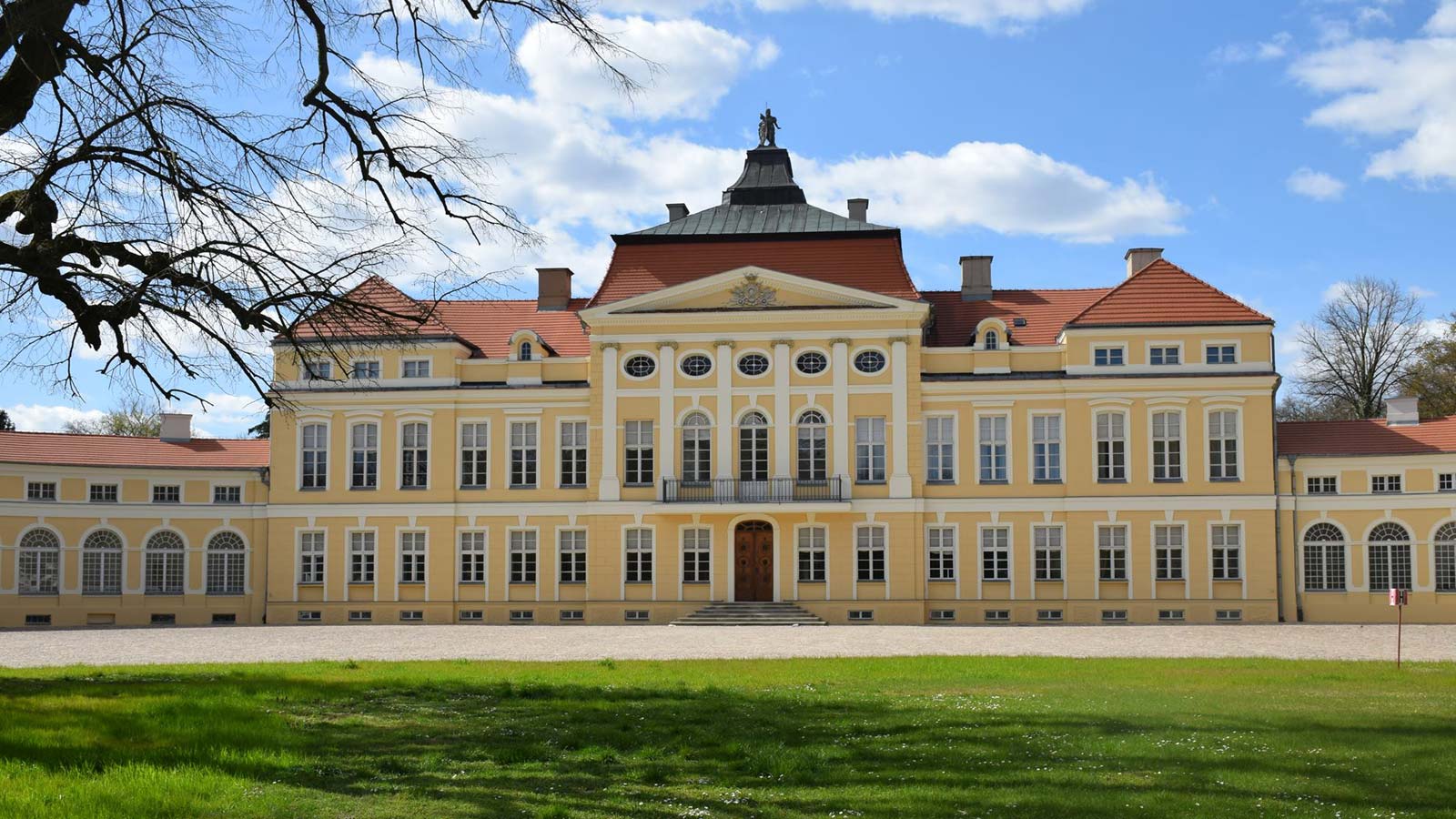 You are currently viewing Zamki i pałace Wielkopolski: przewodnik po skarbach architektonicznych regionu